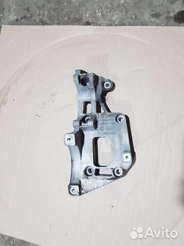 Кронштейн генератора volkswagen jetta 5