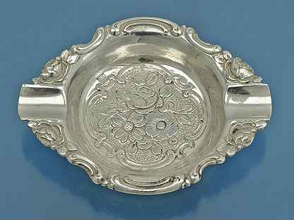 Пепельница ornamin 4113. Пепельница серебро. Пепельница серебро 84. Пепельница из серебра. Пепельница серебро антикварное.