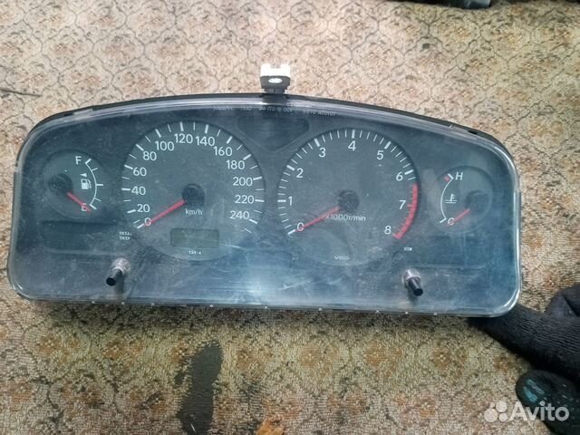Панель приборов на Тойота Авенсис 02г