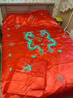 Атласное покрывало + 2 наволочки