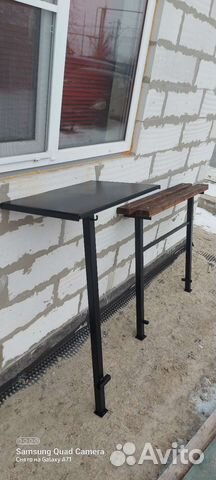 Лавочка и столик на кладбище