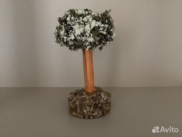 Живое дерево с кроной из мха цетрария