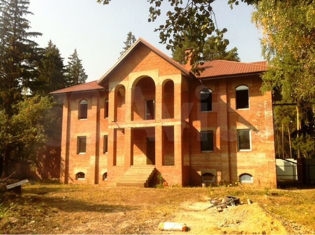 Коттеджи ярославское шоссе. Коттедж на ярославском шоссе в москве. Коттеджи ярославское шоссе. Дом ярославское шоссе 51. Снять домик хотьково для отдыха.