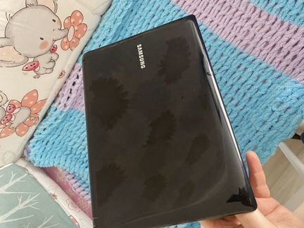 Ультрабук Samsung с хорошим акумулятором