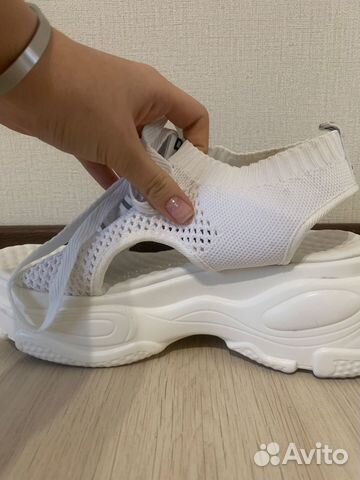 Кроссовки женские