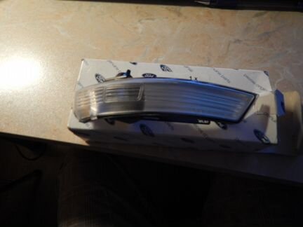 Повторитель поворота зеркала Ford / Nissan