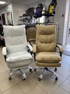 Кожанное кресло