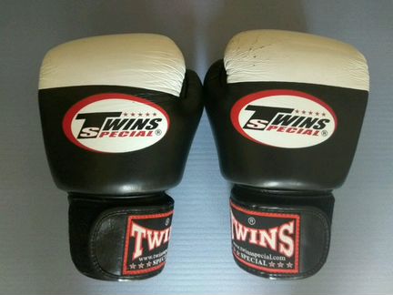 Боксерские перчатки