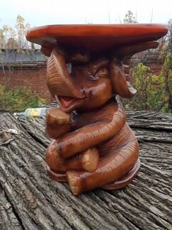 Подставка резная или стул