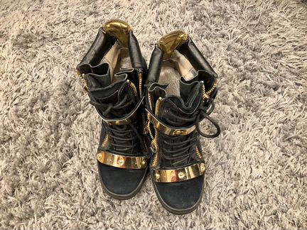 Продаю сникерсы