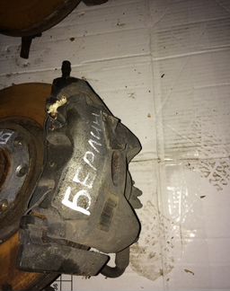 Тормозной диск суппорт кулак поворотный Berlingo