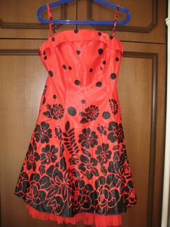 Летнее ретро платье с цветами. Новое, с этикеткой