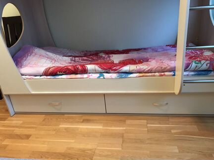 Кровать двухъярусная