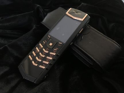 Vertu Signature S Design Red Gold Black Iguana