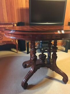 Стол обеденный