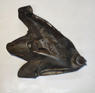 Кронштейн двигателя правый фольскваген Crafter