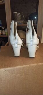 Продаю босоножки