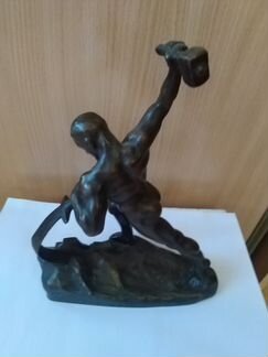 Бронзовая скульптура