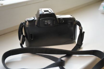 Nikon F60 Плёночный зеркальный фотоаппарат