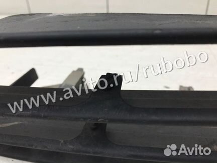Решетка радиатора правая Mitsubishi Galant 8 USA
