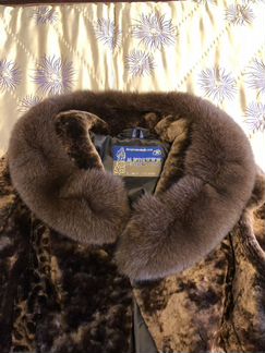 Шуба новая из натурального меха (мутон), с песцом