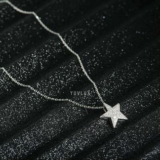 Золотое колье Chanel с бриллиантами 0.68 ct