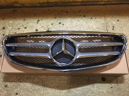 Решетка радиатора В бампер mercedes 212 W212 AMG