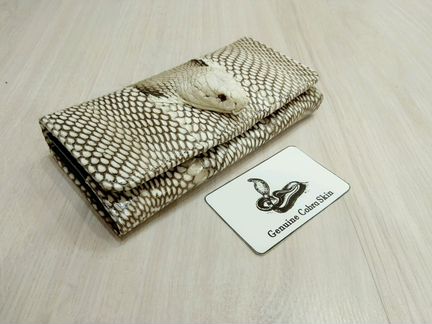 Кошелек женский из кожи кобры с ее головой