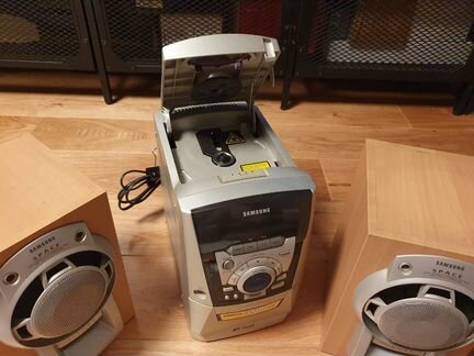 Музыкальный центр