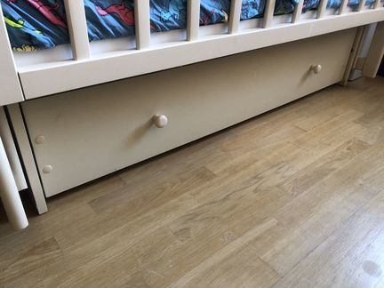 Кровать детская с маятником