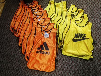 Жилет манишка для игры в футбол Nike и Adidas