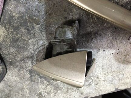 Ручка двери передняя левая Mercedes-Benz E-Class