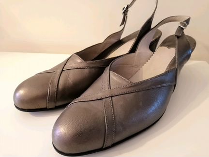 Босоножки кожаные новые (41-42 размер)