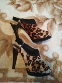 Босоножки Stuart Weitzman leopard print calf-hair