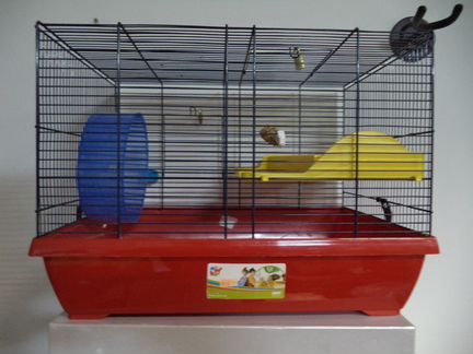 Продается уже полностью оборудованная клетка