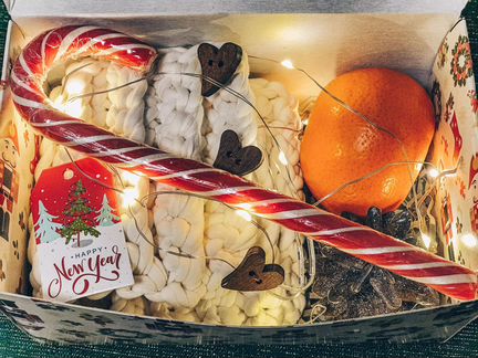 Новогодний подарочный бокс