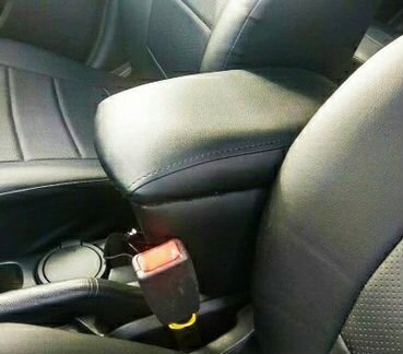 Подлокотник автомобильный