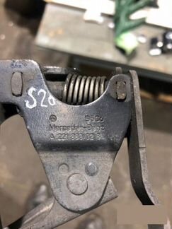 Замок капота Mercedes-Benz S-Class W221 OM642.930