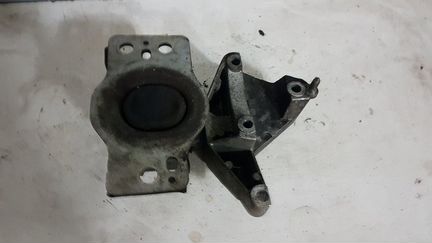 Опора двигателя правая рено меган 2 сценик 2