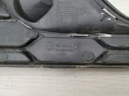 Решетка птф правая 3AA853666E VW Passat (B7) 2011