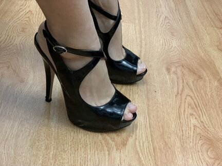 Туфли лаковые на каблуках