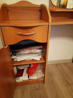 Столик туалетный