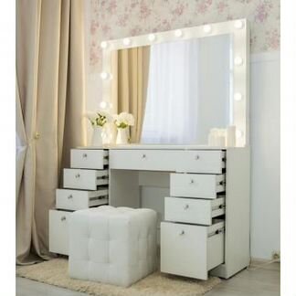 Туалетный столик / Гримерный столик