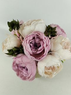 Цветы садовые в кувшине