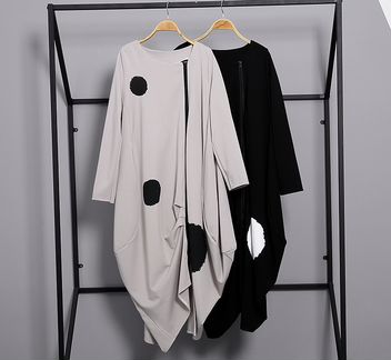 Плюсайз Необычное платье в горох