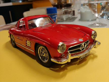 Коллекционная модель Mercedes 300sl (1954) Bburago