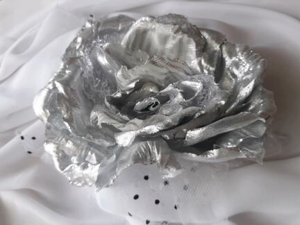 Брошь-заколка ручной работы из ткани 