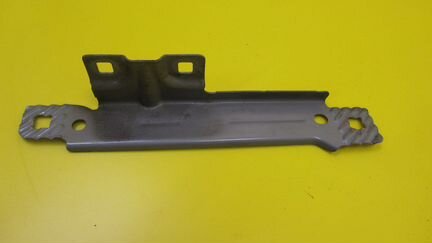 Кронштейн переднего правого крыла Mercedes W222 A2