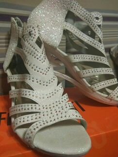 Нарядные босоножки 35 р.(22.5 см)