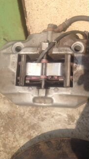 Передние тормозные суппорта Toyota Celsior Ucf30/3